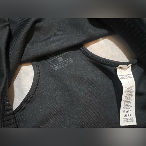 Nike Swoosh black medium support plus sports bra plus size- size 1x - Picture 2 of 4